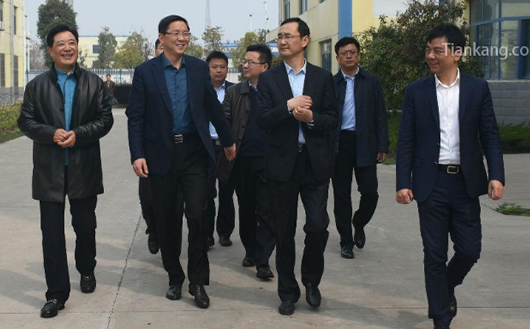 �쿵���F(tu��n)�����L(zh��ng)�w������һ����ί��(sh��)ӛ��?y��n)^�ң������